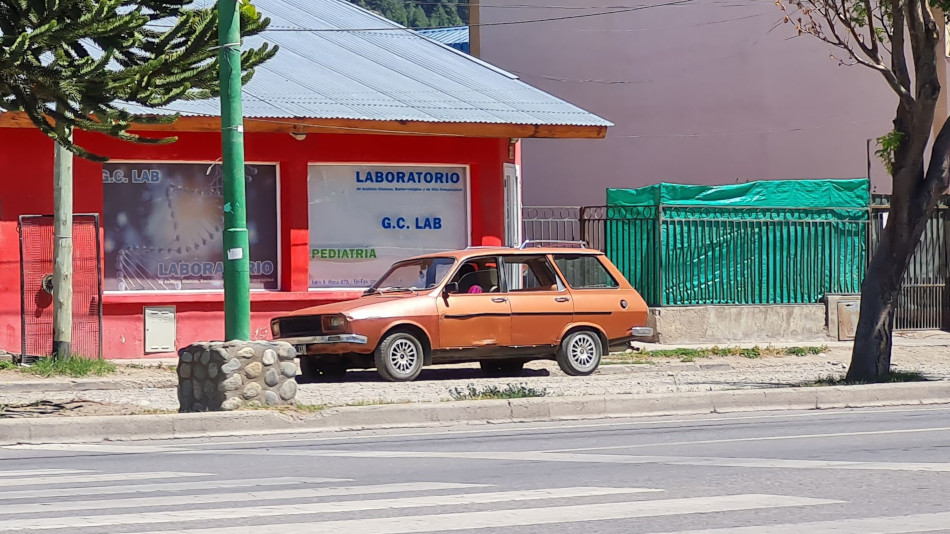 Renault 12 Break marrón, Junín de los Andes