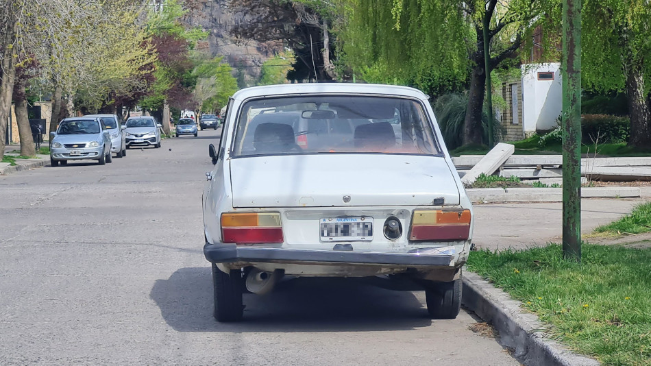 Renault 12 blanco, San Martín de los Andes