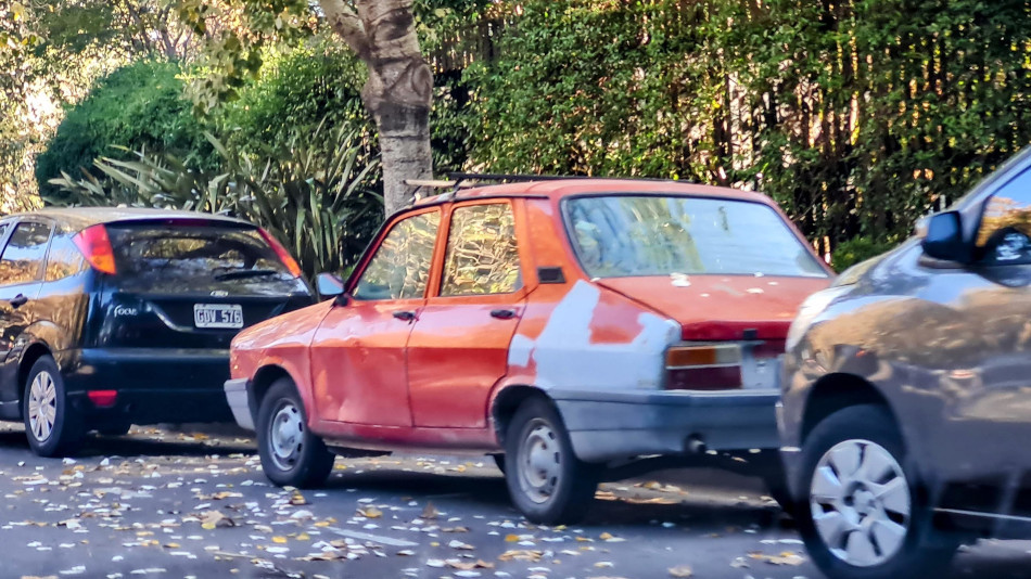 Renault 12 rojo, Costanera Sur