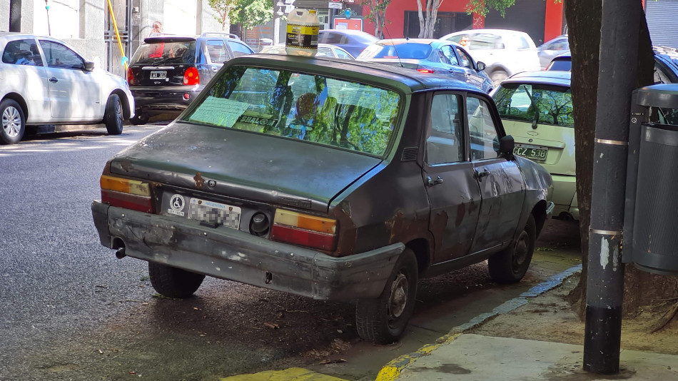 Renault 12 gris oscuro, San Cristóbal