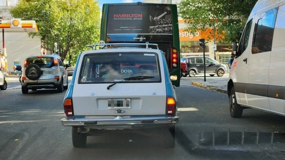 Renault 12 Break, celeste y blanco Caballito