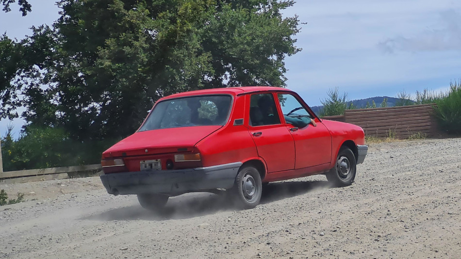 Renault 12 rojo, San Martín de los Andes