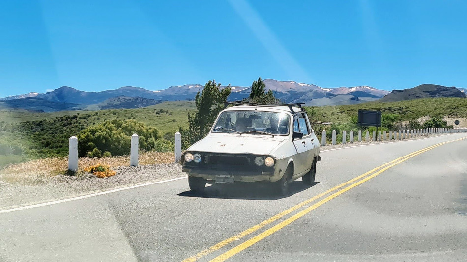 Renault 12 blanco, Dina Huapi