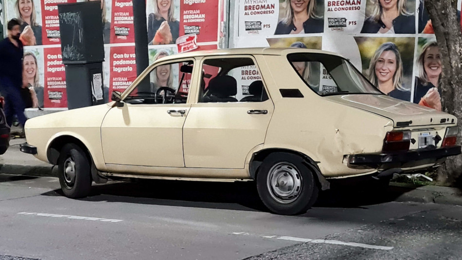 Renault 12 amarillo, San Cristóbal