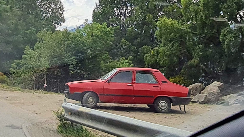 Renault 12 rojo, San Martín de los Andes