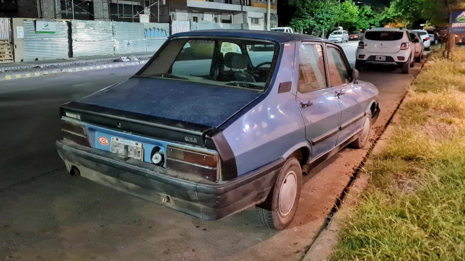 Renault 12 celeste oscuro, San Martín de los Andes