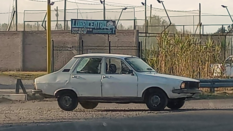 Renault 12 blanco, San Carlos