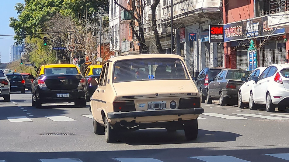 Renault 12 amarillo, Monserrat