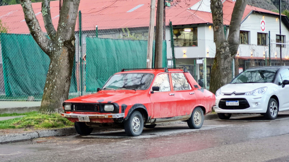 Renault 12 rojo, San Martín de los Andes