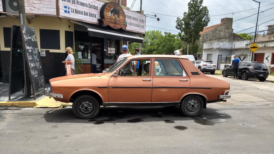 Renault 12 marrón claro, Boulogne