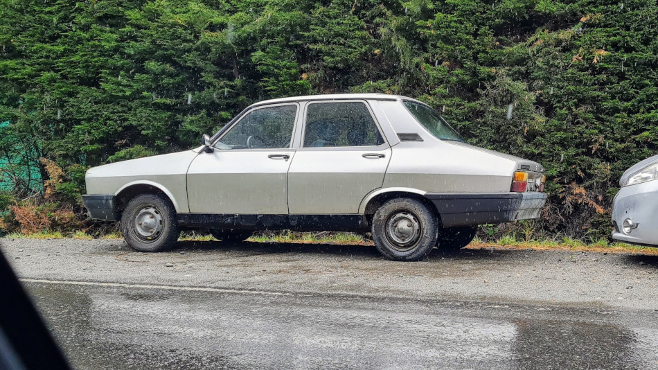 Renault 12 beige metalizado, Cerro Campanario, Bariloche