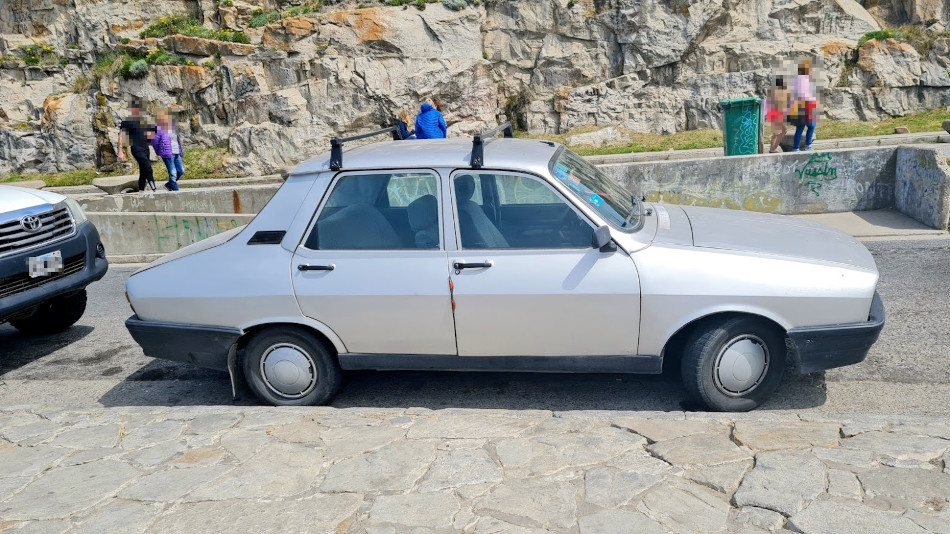 Renault 12 gris claro, Mar del Plata