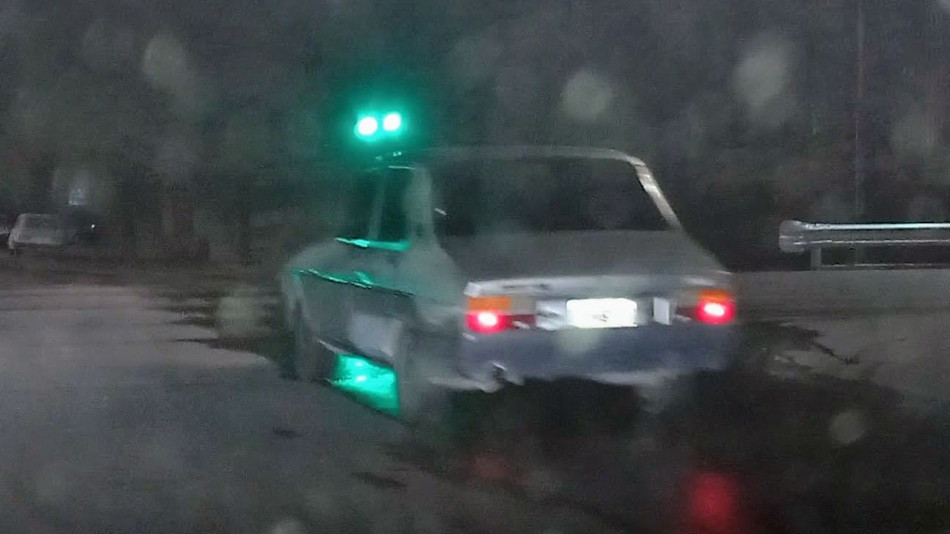 Renault 12 gris oscuro, Tunuyán