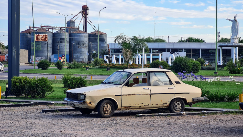 Renault 12 amarillo, Saladillo