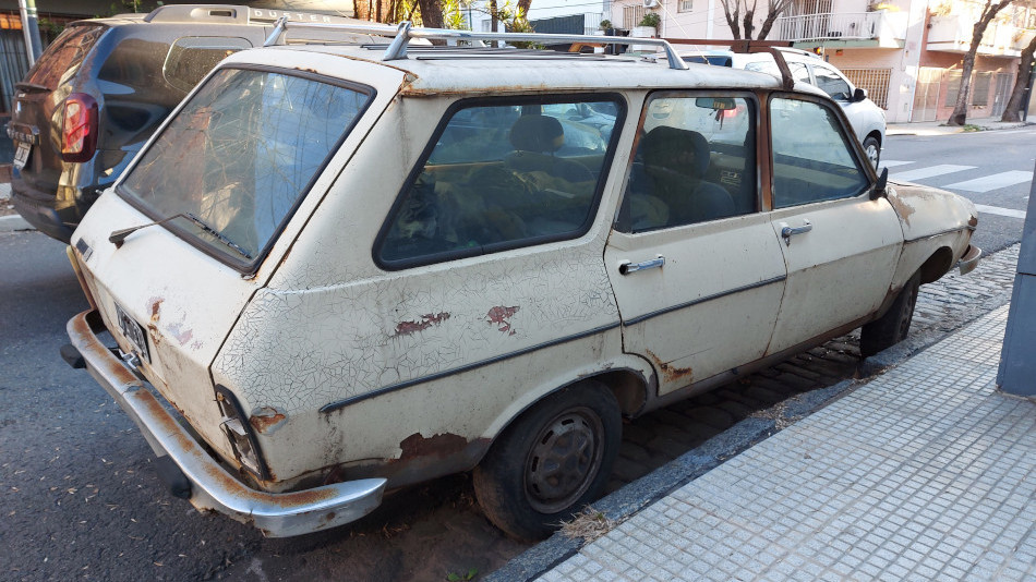 Renault 12 Break amarillo, Almagro