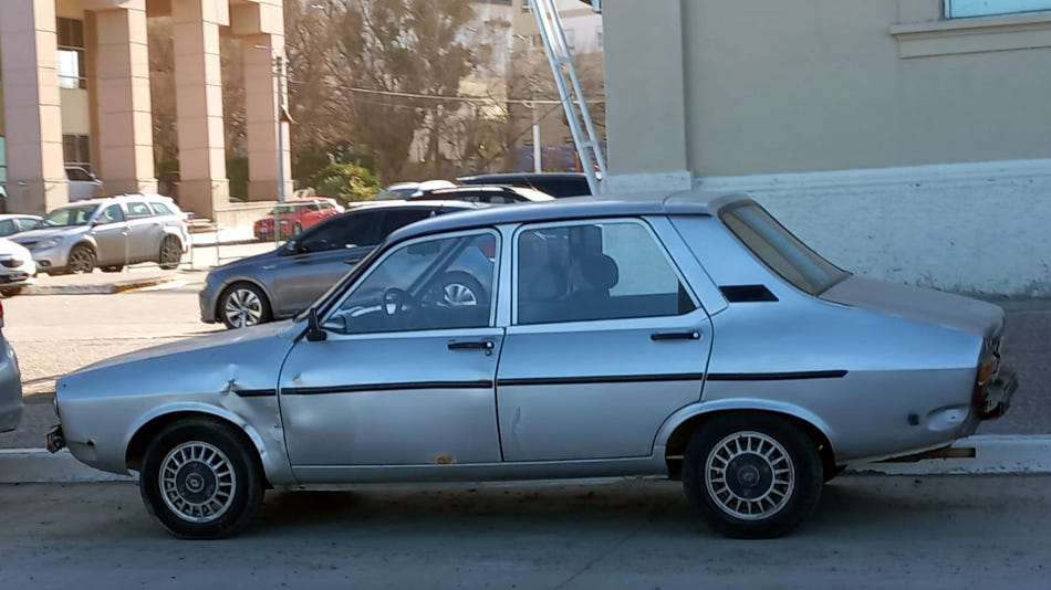 Renault 12 gris metalizado, Comodoro Rivadavia