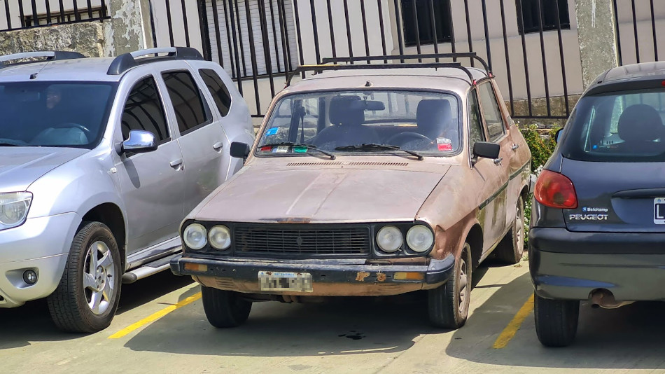 Renault 12 champagne, Mar del Plata