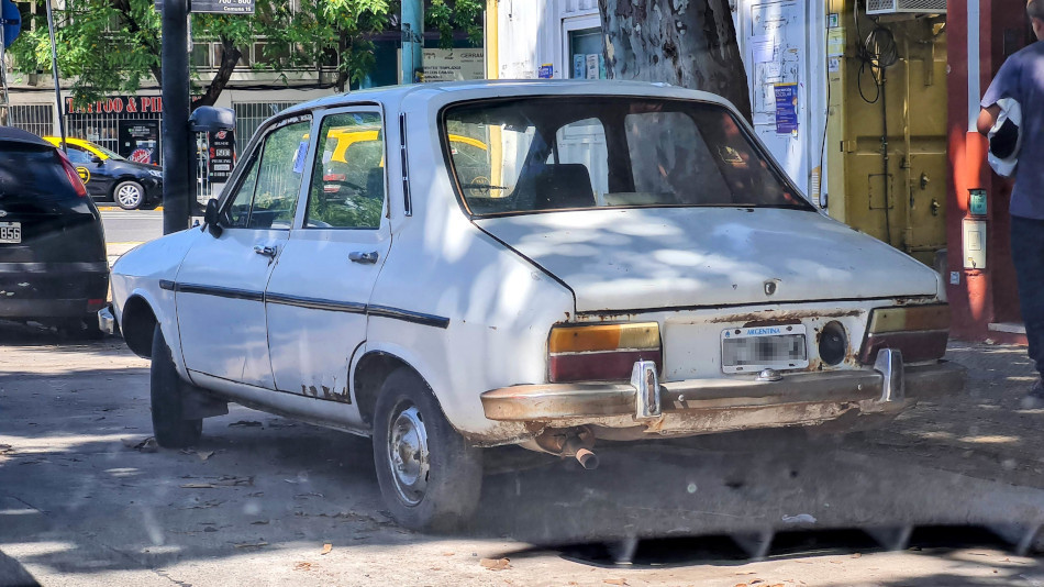 Renault 12 blanco, Chacarita