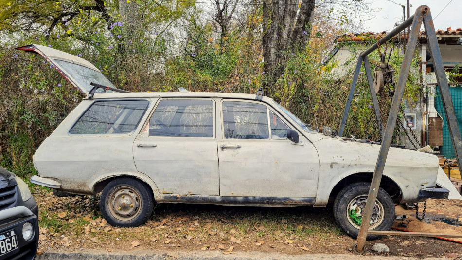 Renault 12 Break blanco, Tigre