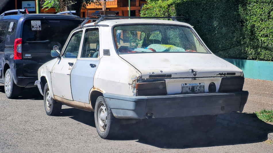 Renault 12 blanco, San Martín de los Andes